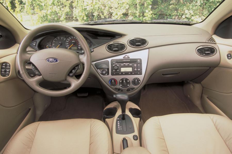  Ford Focus Wagon 1999 года  (фото 40 из 75)